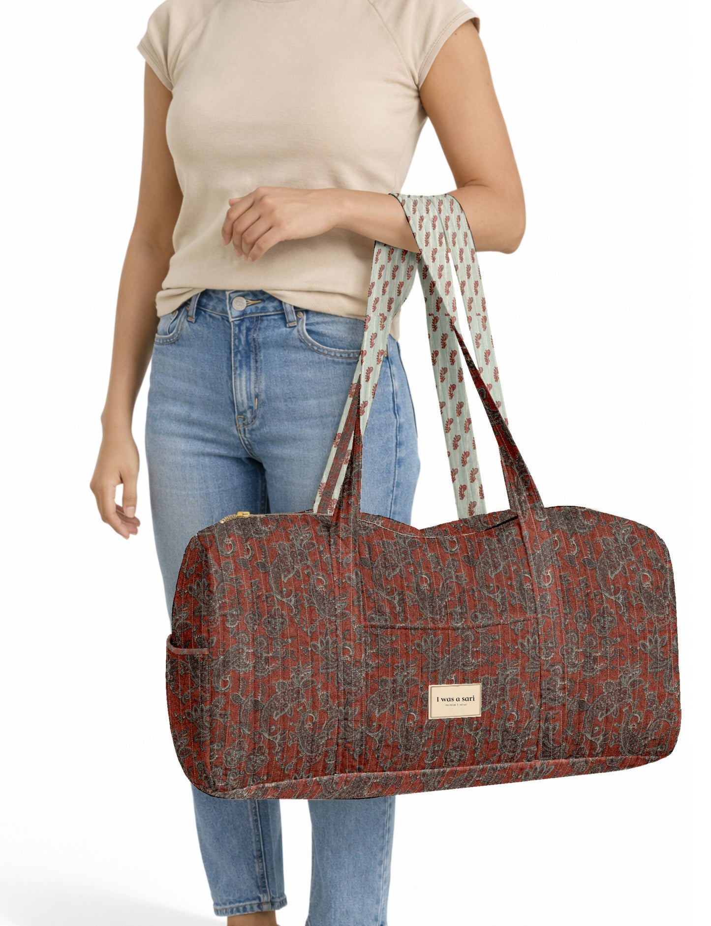 Quilted travel barrel bag with spacious interior and dual handles
Stylish quilted barrel handbag for daily use and short trips
Quilted barrel duffle-style bag with zip closure and inner pouch
I was a Sari quilted barrel bag front view showing structured shape
Quilted barrel bag side view highlighting size and handle drop
Open quilted barrel bag showing spacious interior and pouch