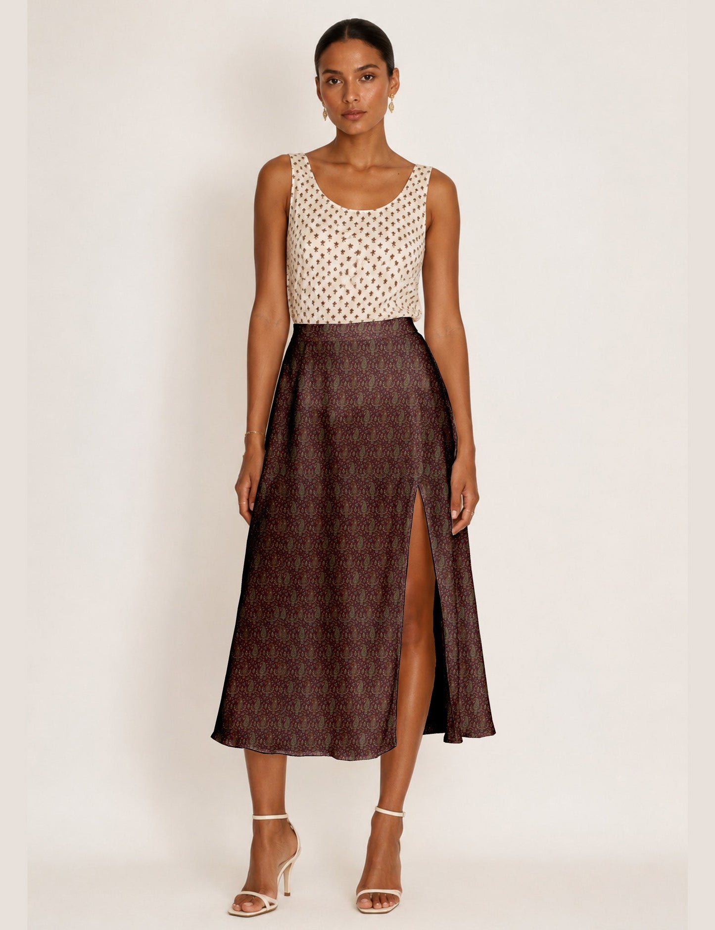 A line skirt with slit - Red Paisley