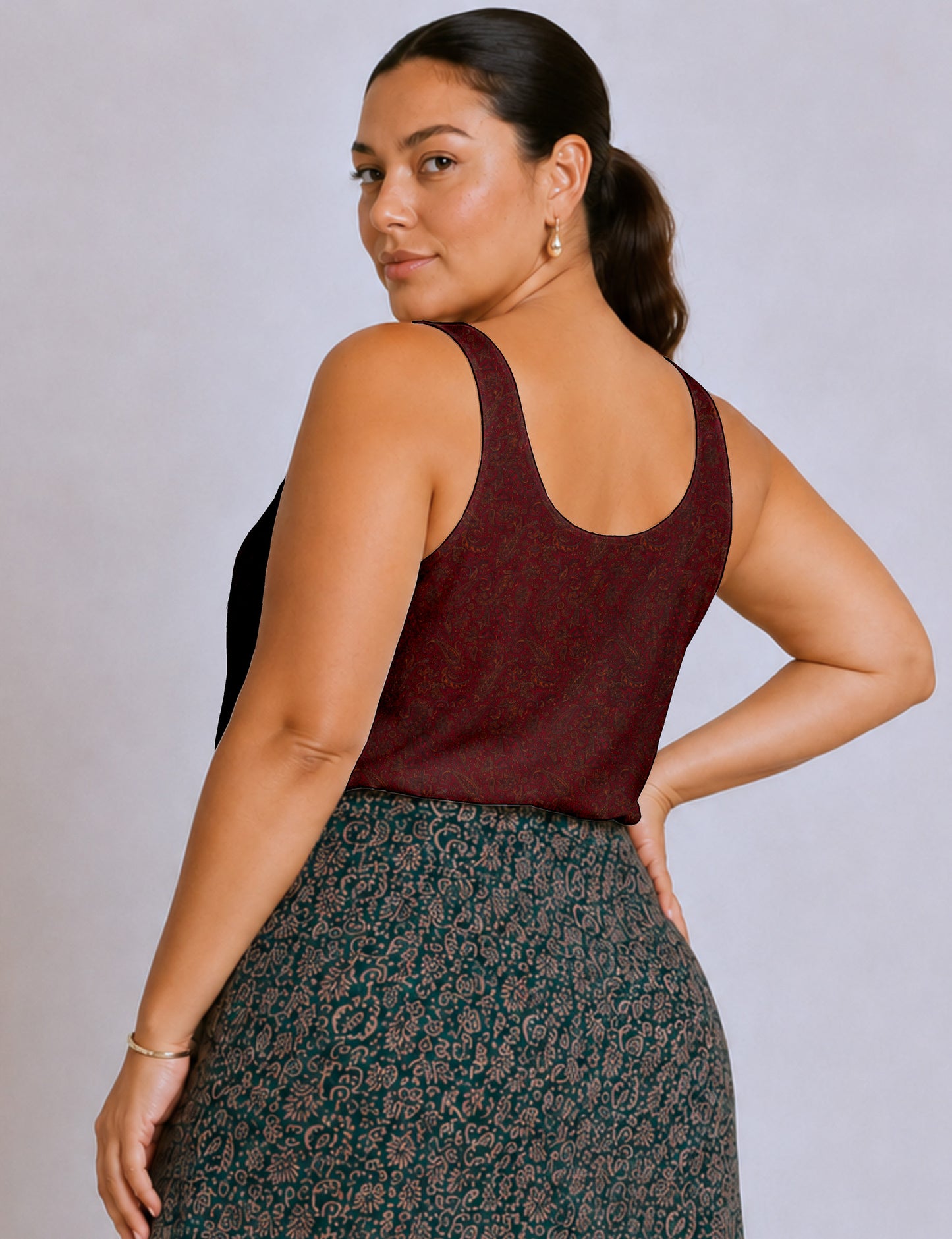 Sleeveless blouse - Red Paisley