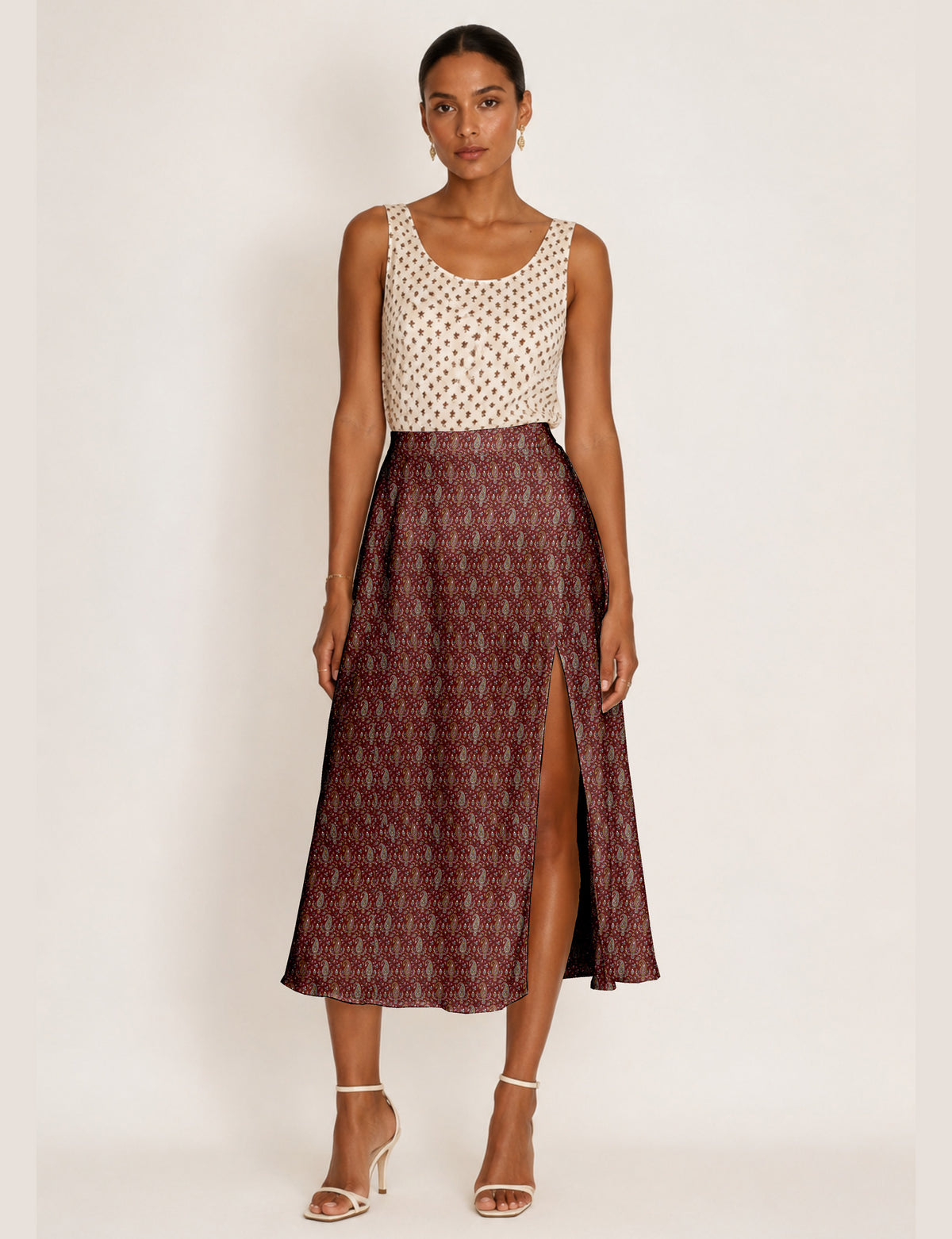 A line skirt with slit - Red Paisley