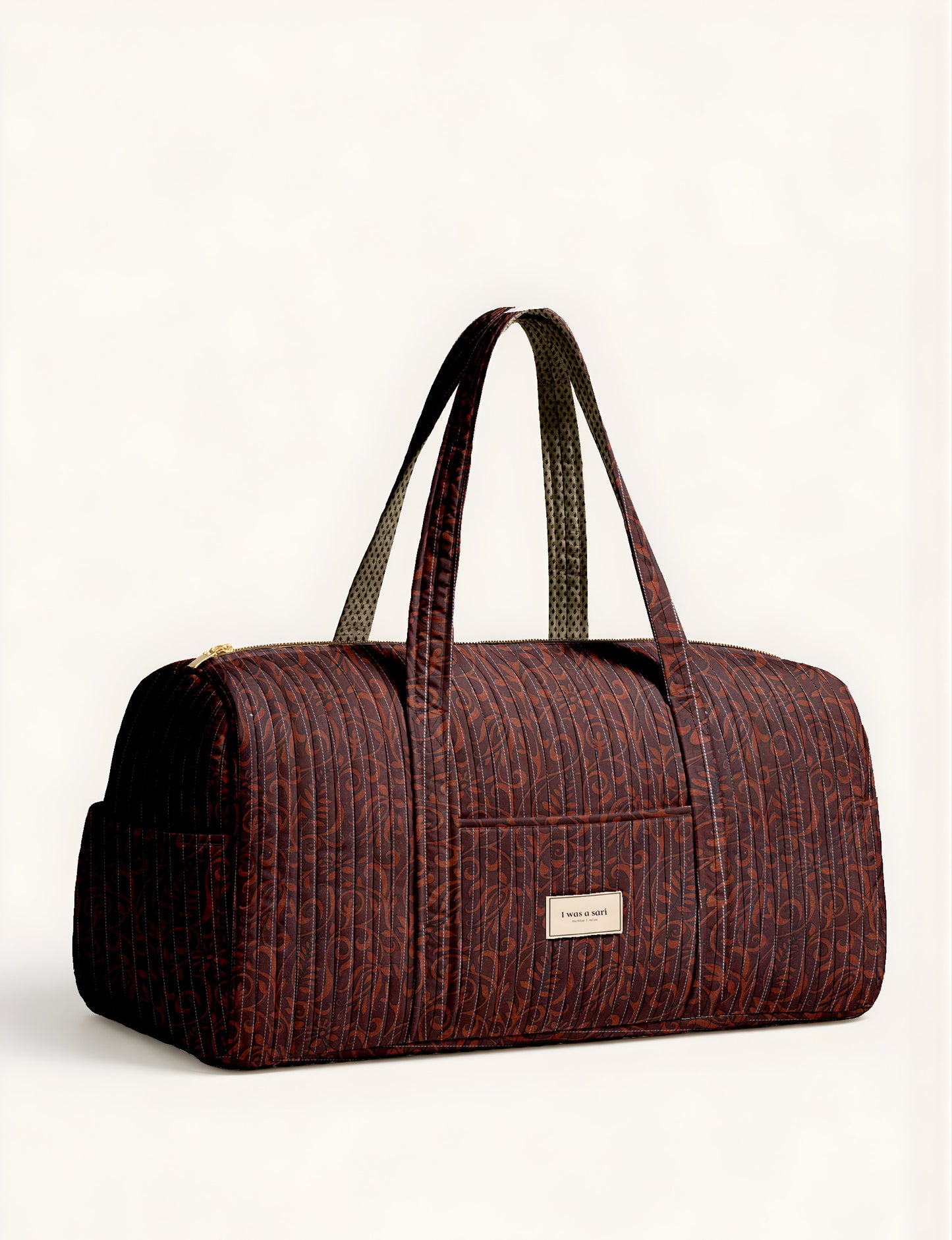 Quilted travel barrel bag with spacious interior and dual handles
Stylish quilted barrel handbag for daily use and short trips
Quilted barrel duffle-style bag with zip closure and inner pouch
I was a Sari quilted barrel bag front view showing structured shape
Quilted barrel bag side view highlighting size and handle drop
Open quilted barrel bag showing spacious interior and pouch