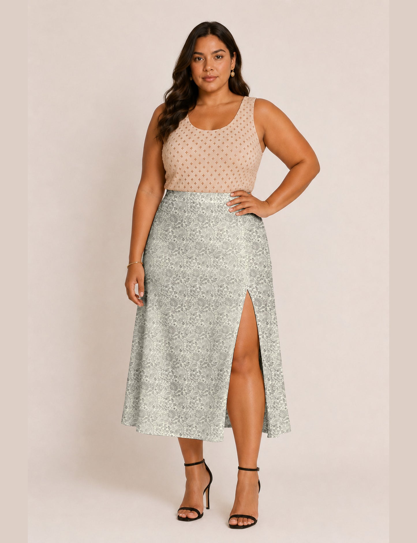 A line skirt with slit - White Paisley