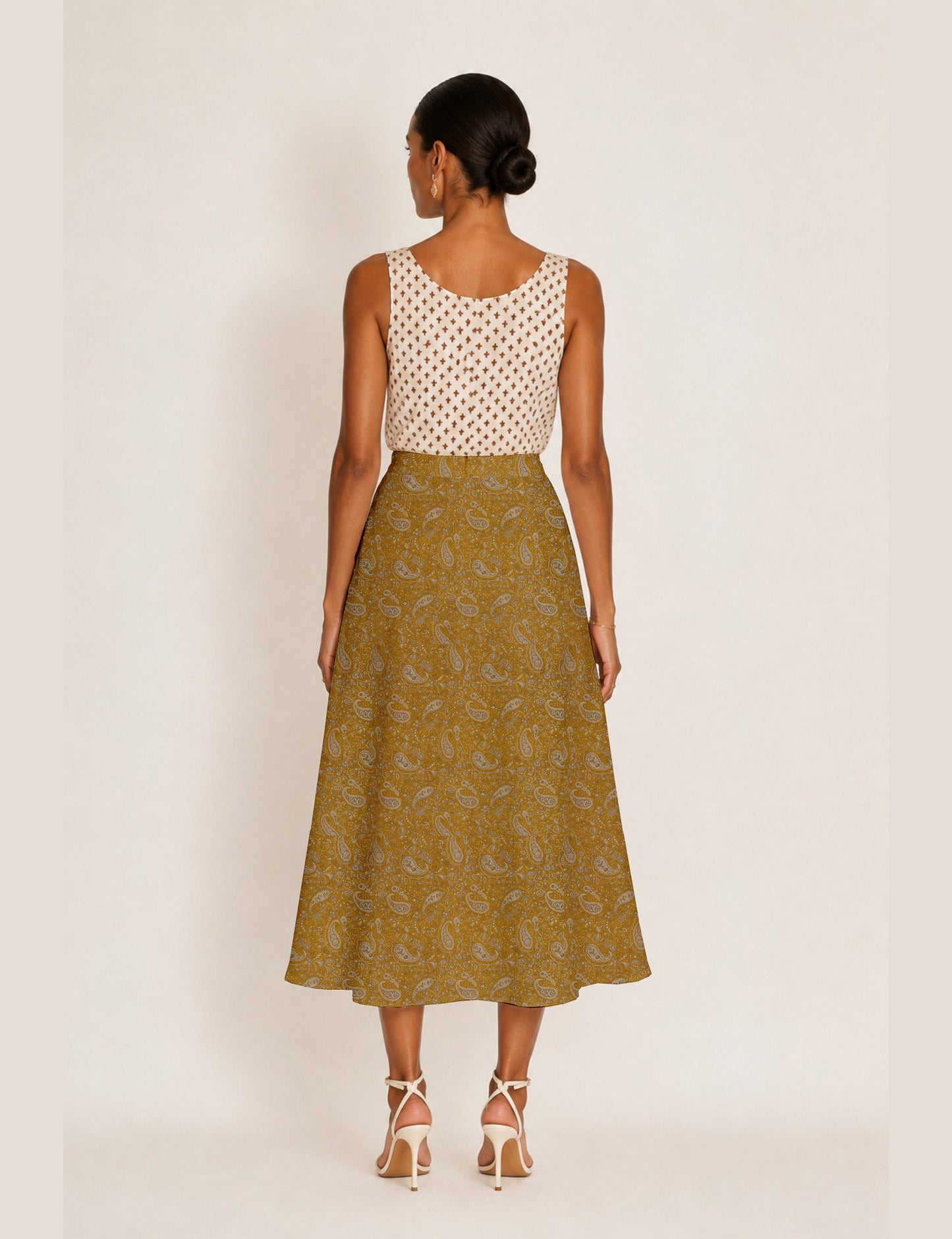 A line skirt with slit - Yellow Paisley