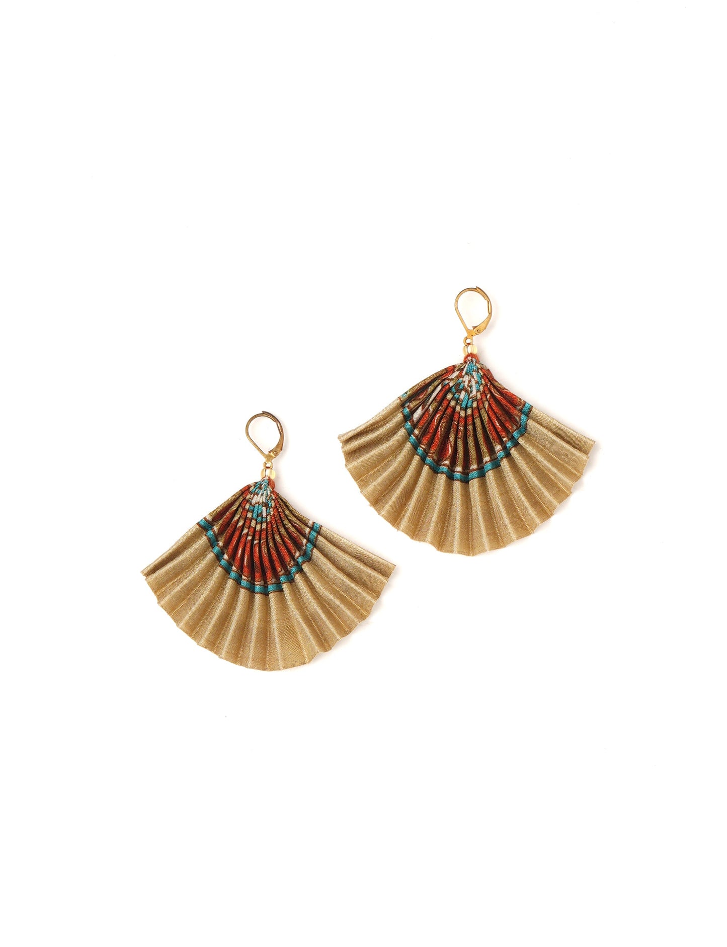 Elevate your style sustainably with our PLEATED EARRINGS – a timeless creation from pre-loved Indian saris, crafted using innovative heat setting techniques. Align with ethical clothing, green fashion, and slow fashion, these earrings are a statement of mindful elegance. Hypoallergy tested metal hooks make them a skin-friendly, sustainable choice.