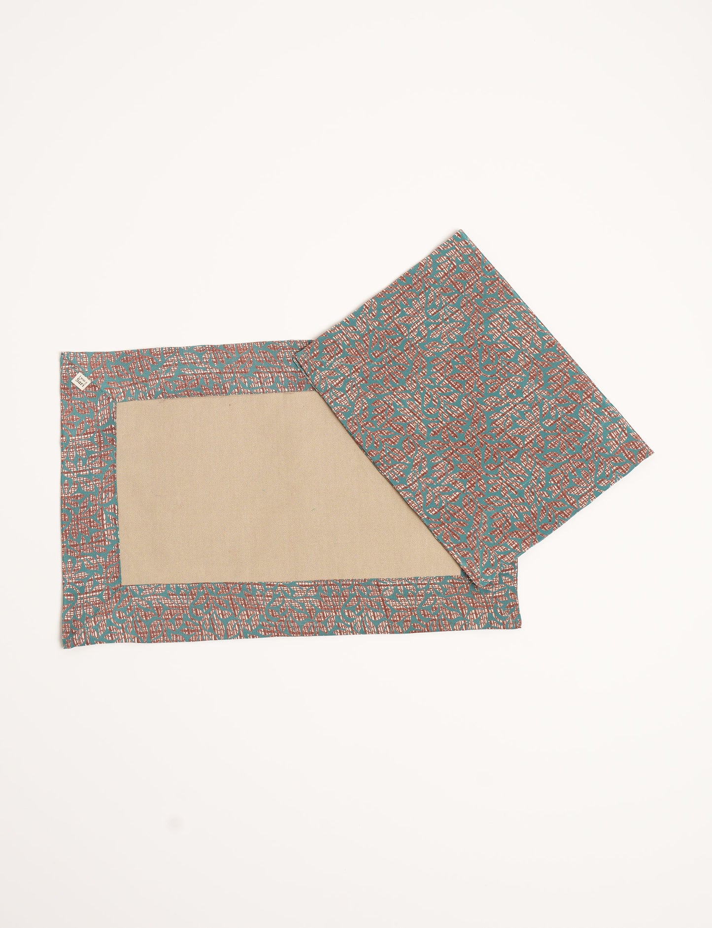 Set of 4 eco-friendly CANVAS PLACEMATS, reversible with pre-loved saris on one side and a blend of 100% cotton canvas and sari fabric on the other. Enhance your dining experience sustainably, knowing you're making a positive impact on the environment. Upcycled, zero waste, and fair trade – the perfect addition to your conscious lifestyle.